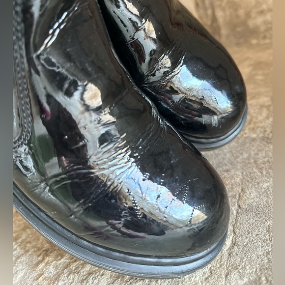 Women’s Dr. Martens 2976 Patent Chelsea Boot - Picture 6 of 8